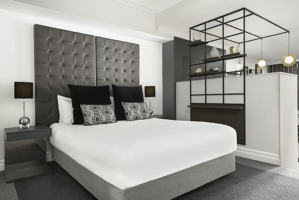 Mantra 2 Bond Street