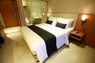 Yellow Star Ambarukmo Hotel