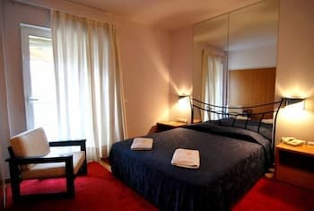 Iniohos Hotel