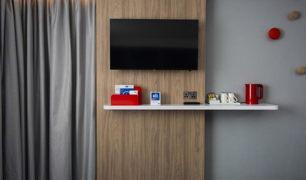 Holiday Inn Express London-Hammersmith, an IHG Hotel