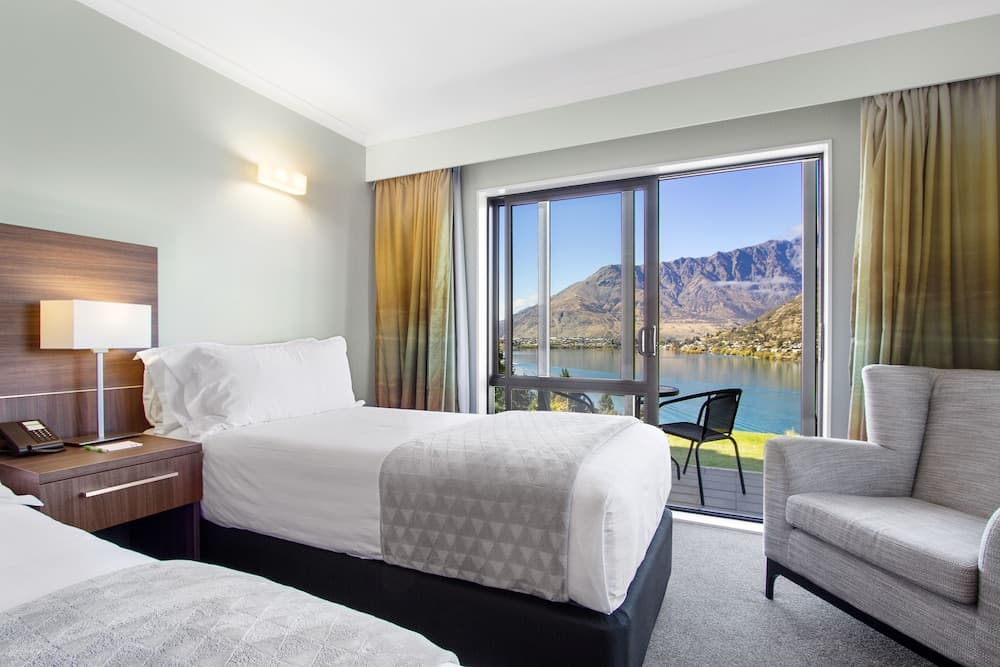Holiday Inn Queenstown Frankton Road, an IHG Hotel