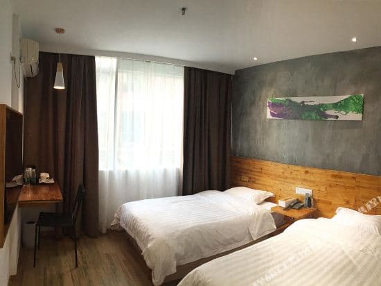 Herman Hotel (Guangzhou Zhujiang New Town Jockey Club Home Furnishing Store)