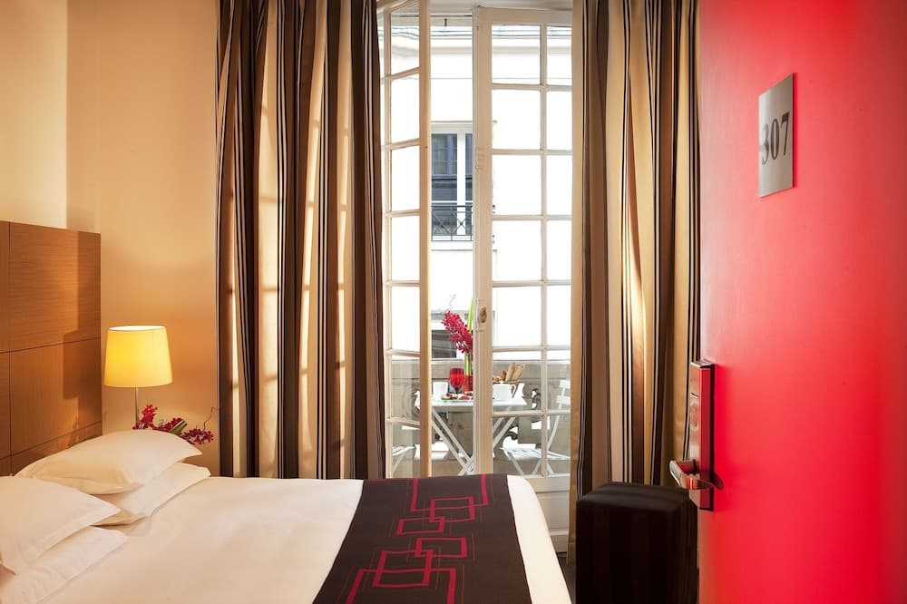 Villathena Paris