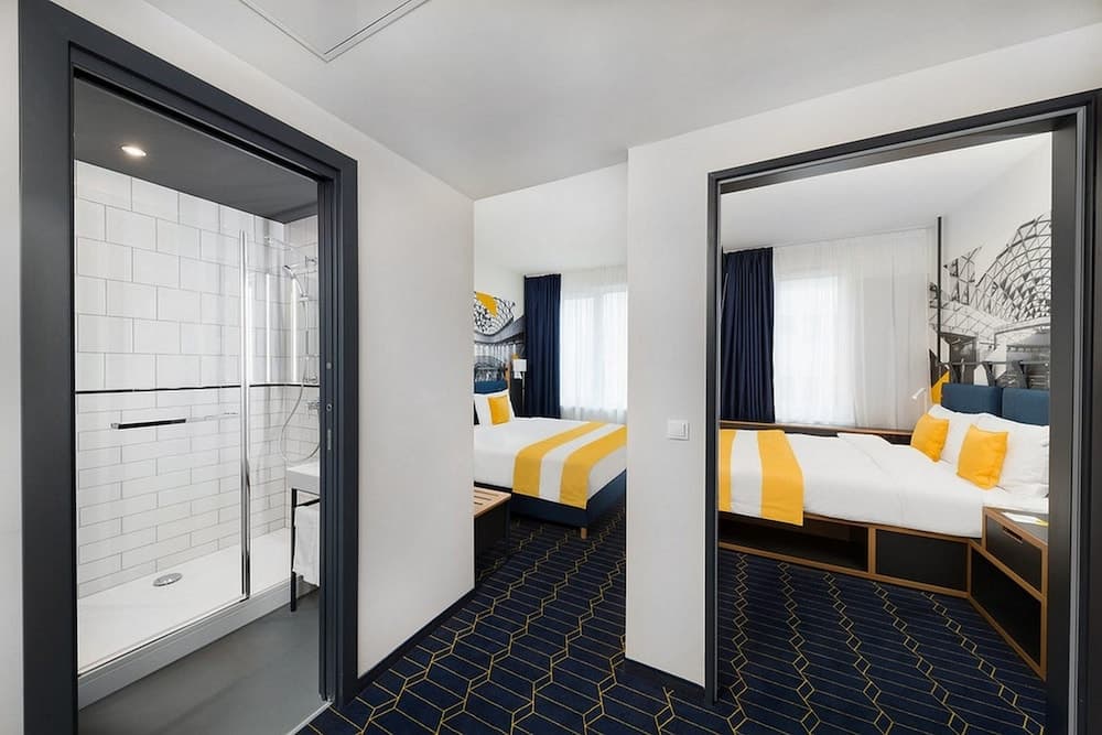 D8 Hotel
