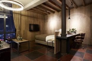 9 Brick Hotel