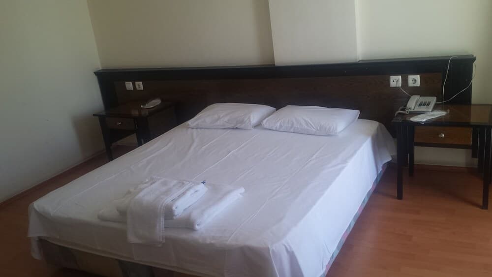 Pinus Otel