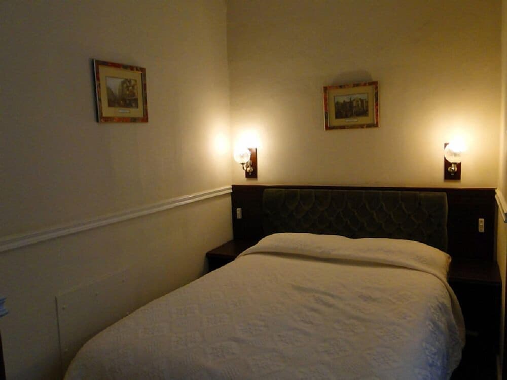 Hallam Hotel