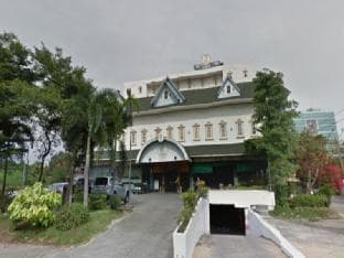 13 Coins Ngamwongwan Hotel