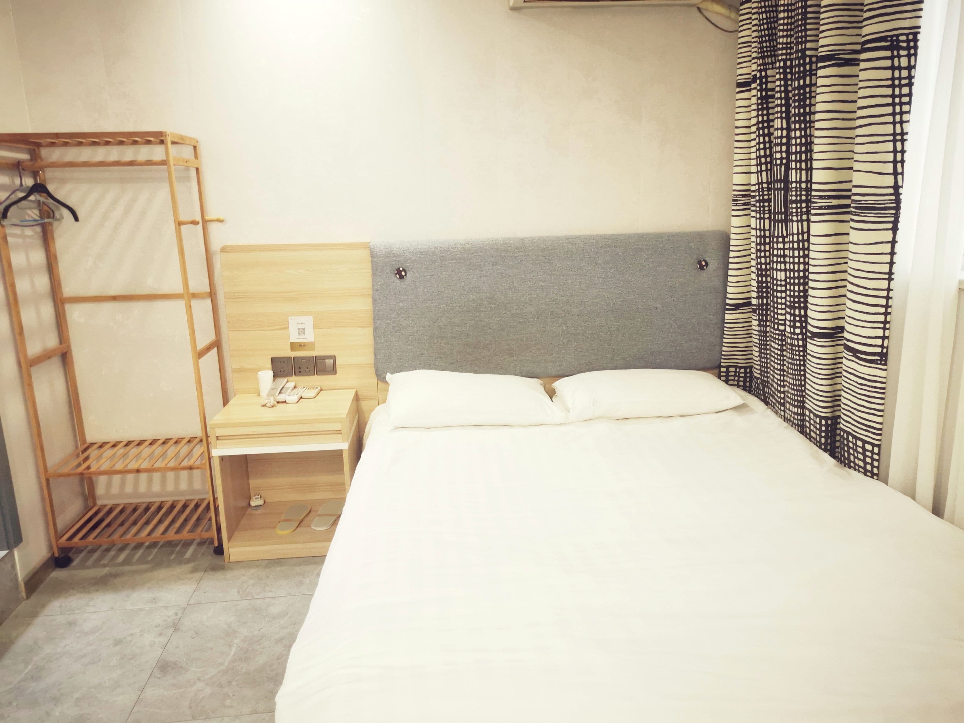 Pebble Motel (Shanghai Lujiazui Yaohan Nanquan North Road)