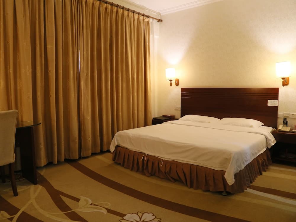 Pazhou Hotel (Guangzhou Convention and Exhibition Center Modiesha Metro Station)