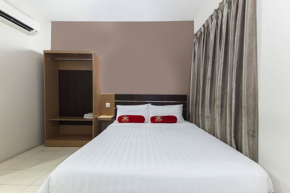 Simms Grand Inn
