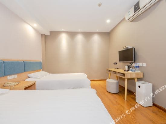 Home Inn (Shanghai World Expo Park Gaoqing Road Metro Station)
