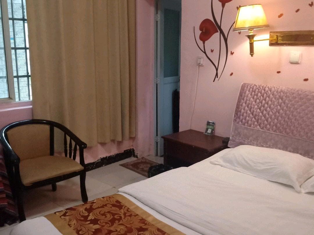 5299 Love Inn