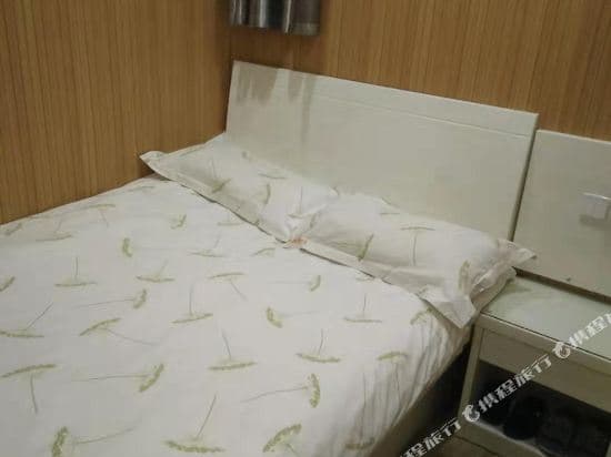 Jitai Hotel(Shanghai Middle Henan Road Bund Store)