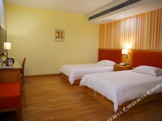 Home Inn (Zhangjiajie Railway Station Tianmenshan Forest Park)