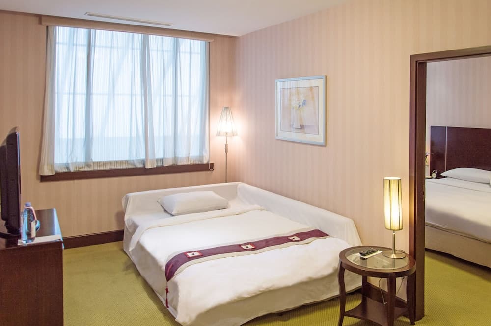Regal Shanghai East Asia Hotel