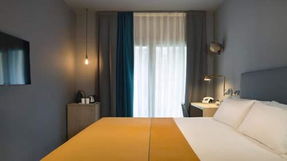 Yurbban Trafalgar Hotel