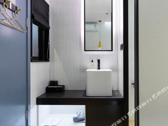 Yixuan Hotel (Shanghai Jinqiao Boxing Road Subway Station)