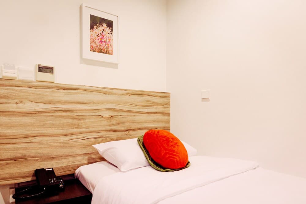 RedDoorz Plus Victoria Hotel (SG Clean)