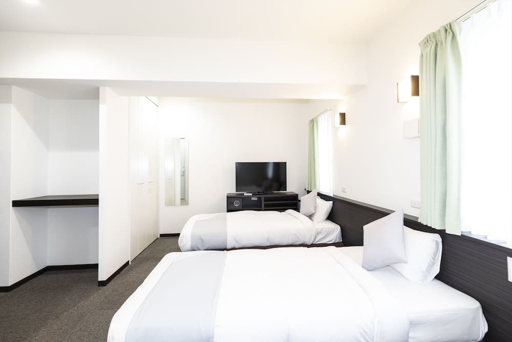 Universal Hotel Reborn