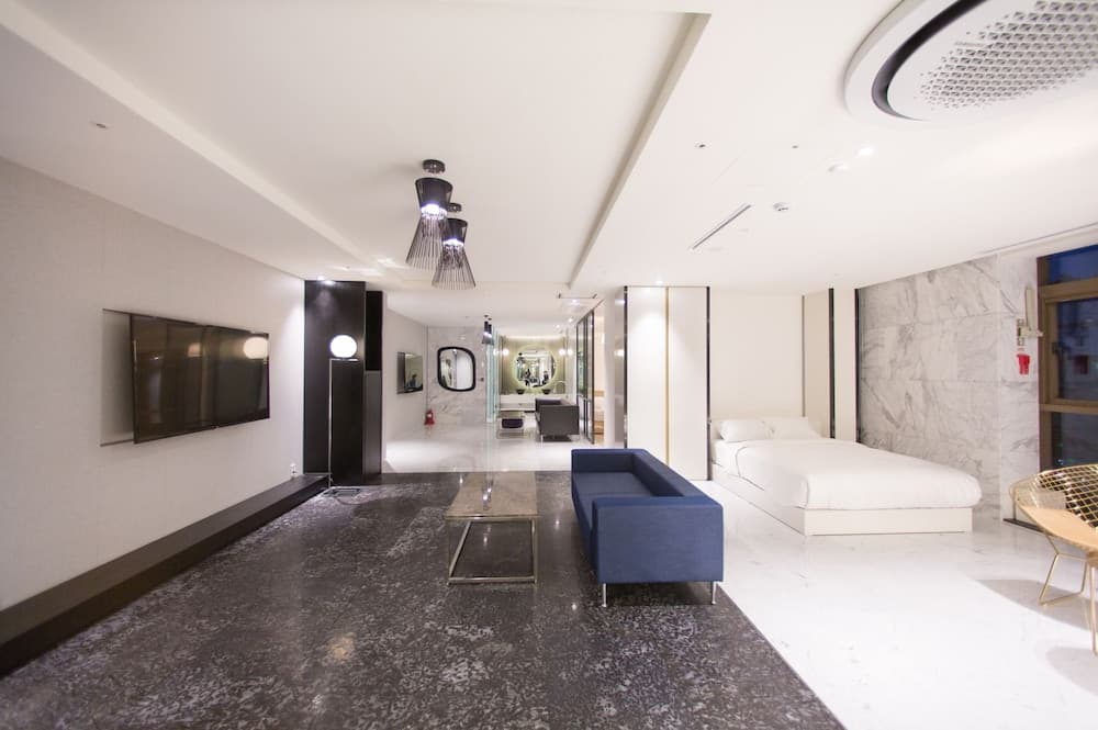Stayrak Hotel
