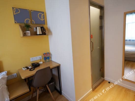 Pod choice (Shanghai Railway Station North Square Hutai Road)