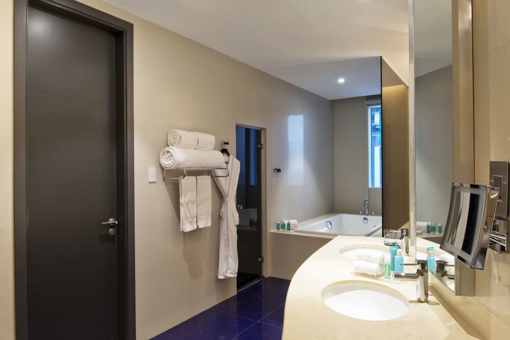V Hotel Dubai, Curio Collection by Hilton