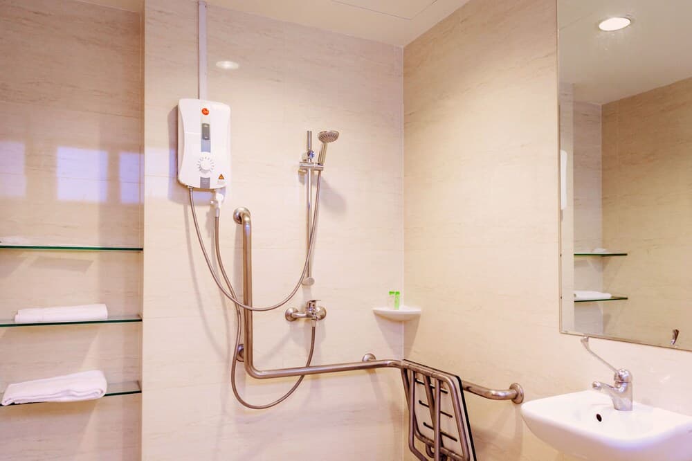 RedDoorz Plus Victoria Hotel (SG Clean)