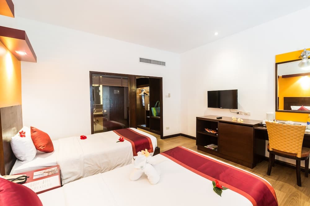 all Seasons Naiharn Phuket