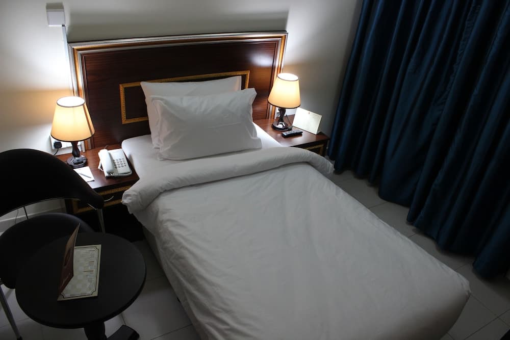 Montreal Naif Hotel