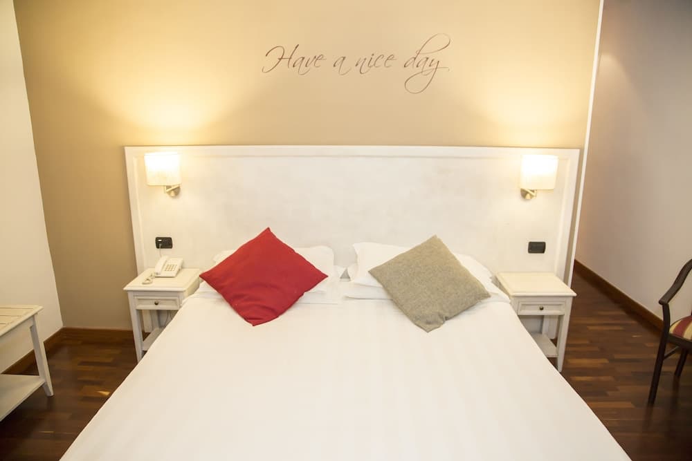 Inn Rome Rooms & Suites