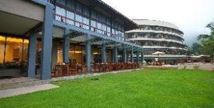 Earl's Regent Hotel