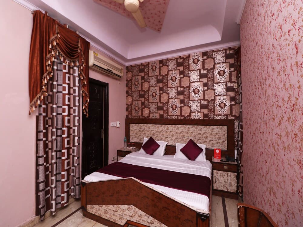 OYO 11603 President Inn