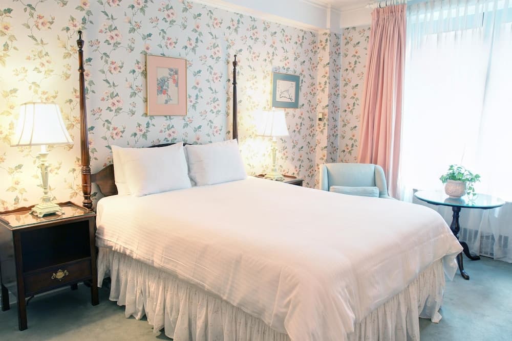 Roger Smith Hotel