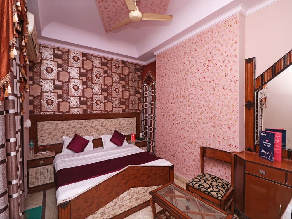 OYO 11603 President Inn