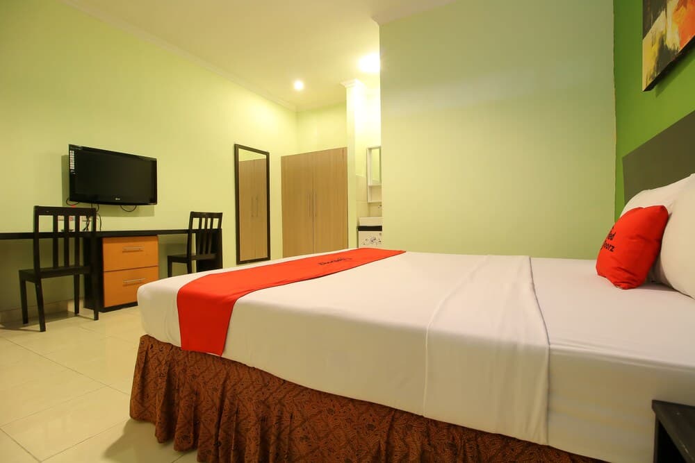 RedDoorz Plus @ Taman Siswa 2