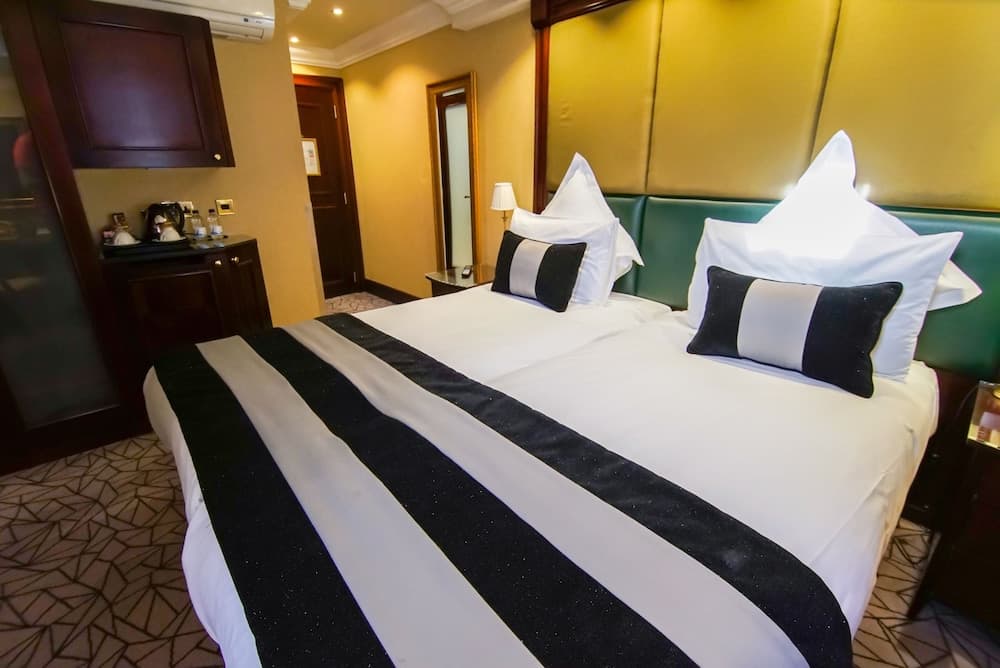 Hyde Park International - Member of Park Grand London