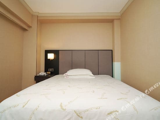 Suishi Collection Hotel (Shanghai Jiao Tong University Metro Station)