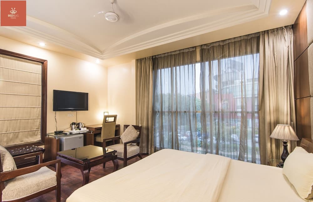 BedBug Hostel by Madpackers