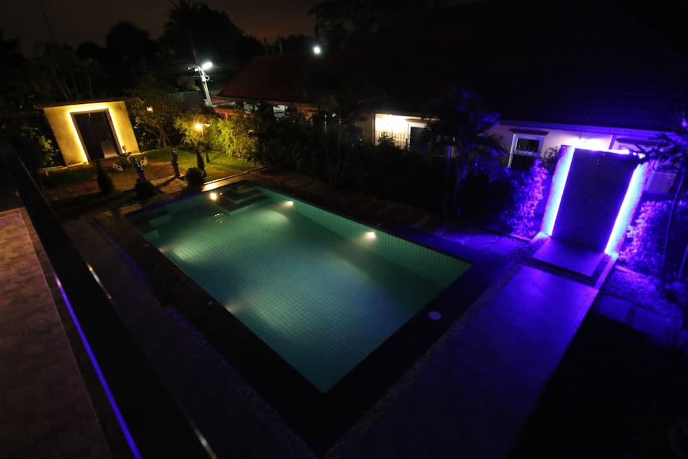 Cozy Garden Cottage Pool Villa