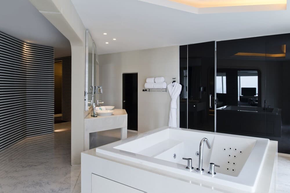 V Hotel Dubai, Curio Collection by Hilton