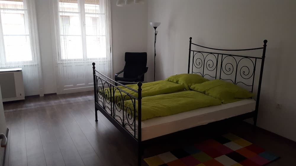 Walking Bed Budapest Hostel