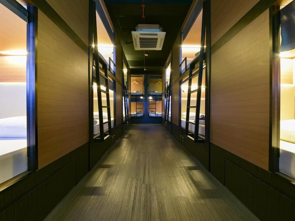 Chic Capsule Otel