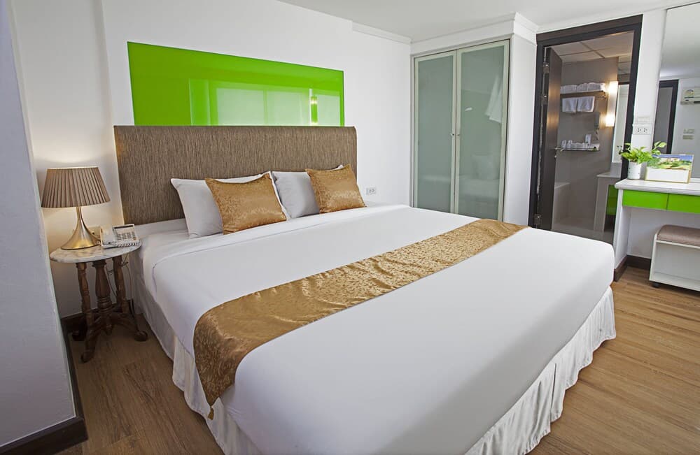 Summit Pavilion Hotel