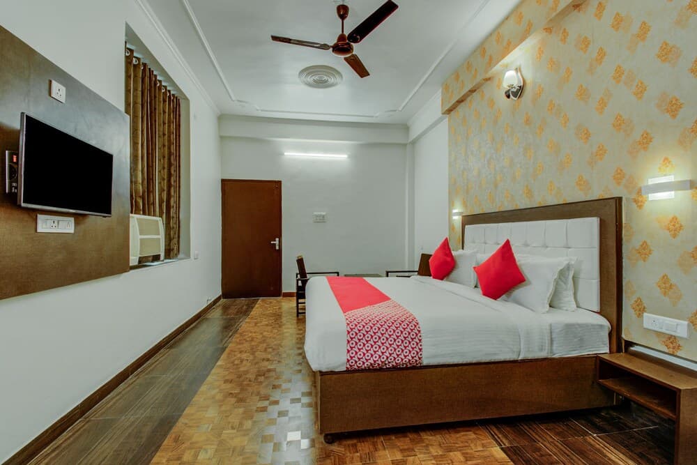 OYO 16579 Hotel Dream Palace