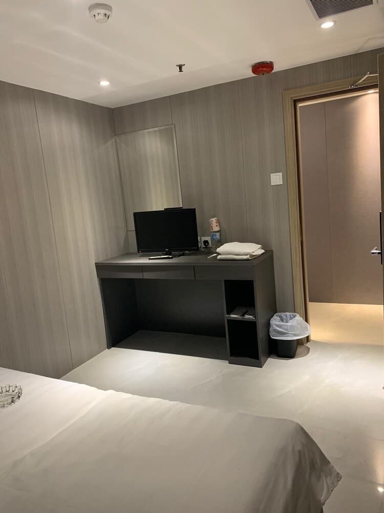 J Hotel