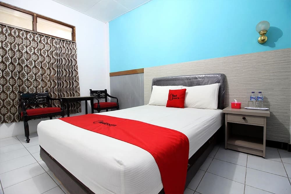 RedDoorz Plus Syariah Near Lempuyangan Station 3