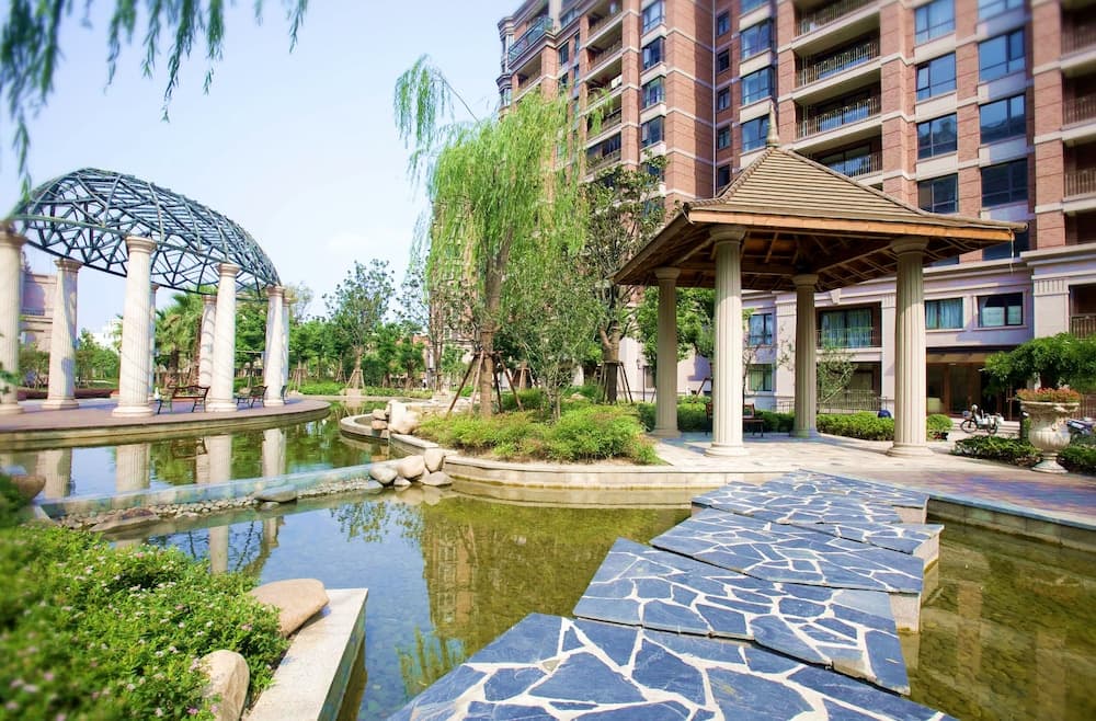 Lanson Place Jin Qiao Residence