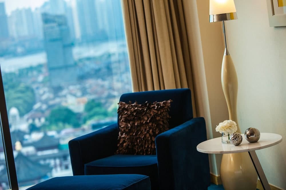 Renaissance Shanghai Yu Garden Hotel