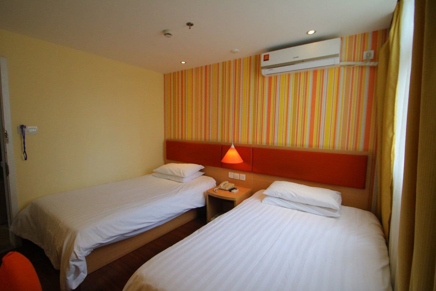 Home Inn (Shanghai The Bund Nanjing Road Pedestrian Street)